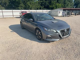 2022 Nissan Altima SV FWD - Exterior Front Right Corner Image